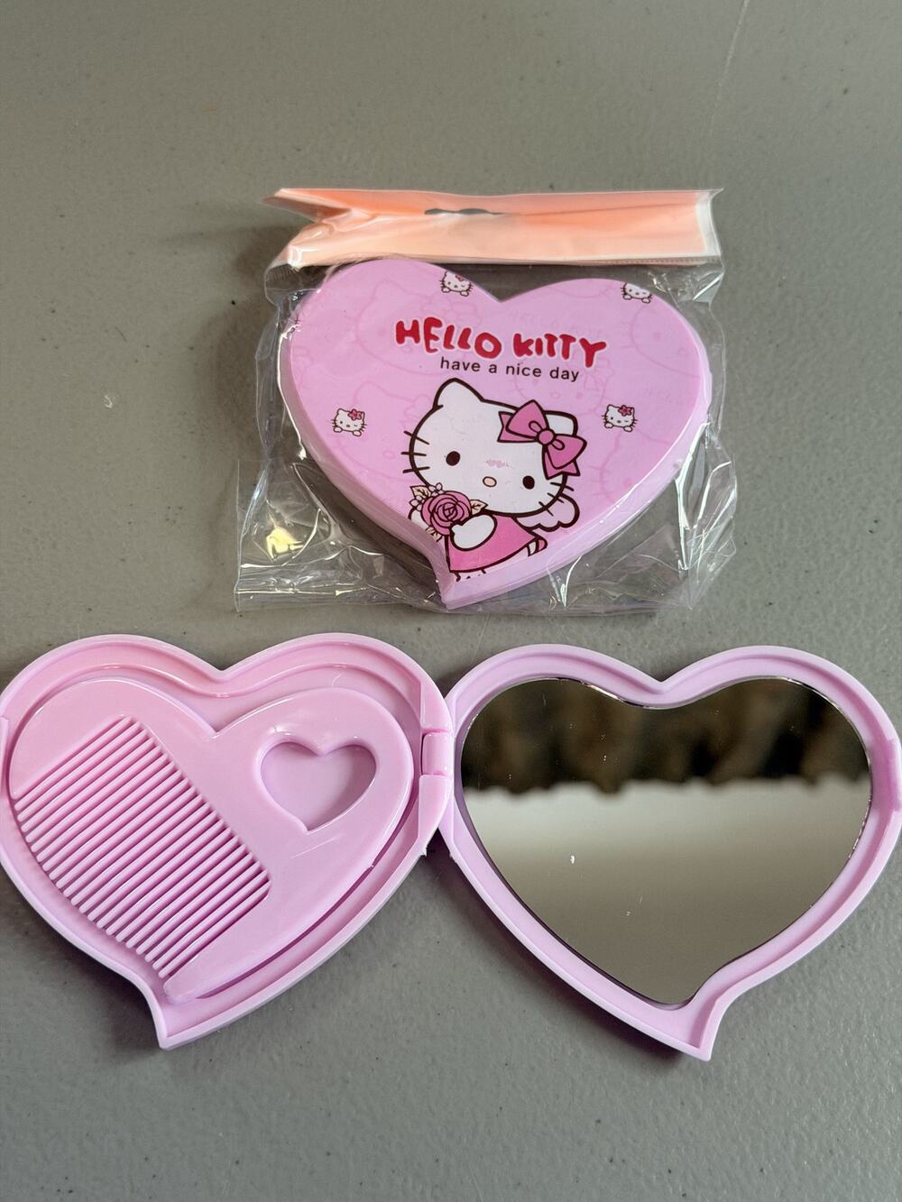 #HK-687 Hello Kitty Pocket Mirror and Comb Set